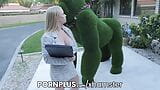Pornplus - šťastný kupující dostane nečekaný sex od realitky Kylie Shay snapshot 2