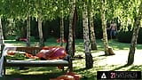 21 naturals - impresionante Gina Gerson lamida y follada en perrito al aire libre snapshot 5