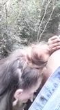 Mistrz Fretz rucha swój koktajl w lesie snapshot 10