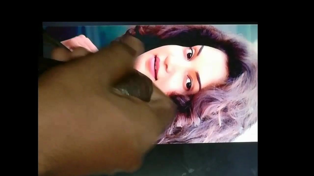 Penghormatan air mani pelakon Mallu Honey Rose