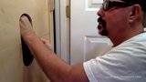 Affärsman behöver gloryhole djup hals bj snapshot 3