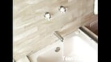 Νεαρή λεσβία κάνει μπάνιο με τον GF της snapshot 2