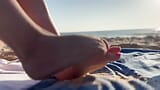 Nudo su una spiaggia nudista & pagando con i miei piedi - allfootsiefans snapshot 9