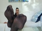 Lady Victoria Valente: renifle mes pieds! snapshot 4