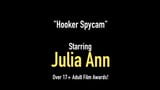 Cougar Julia Ann wordt geboord door een lul op de cam! snapshot 1