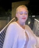 Rose McGowan exposing her big breasts in slow motion snapshot 1