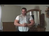 Enorme powerlifter die zich aftrekt snapshot 3