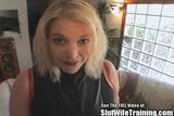 Blond bimbo suger av mans vänner snapshot 1