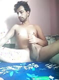 Chico masturbándose incontrolable snapshot 12