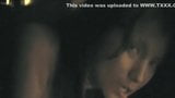 Sexy sexuální scéna Kelly Hu na statku snapshot 5