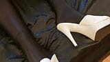 Mulas brancas e pernas de spandex pretas por solicitação do usuário snapshot 1