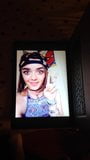 Maisie Williams kommt mit Tribut snapshot 1