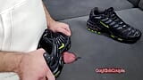 Cheirando e fodendo tênis Nike TN Air Max Plus snapshot 12