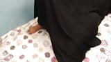 Saudi arab mein burqa aur Hijab pahanane vala muslim Sexy saas ko damad ne bistar par choda, jabaki patne ghar par nahin the snapshot 10