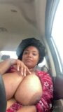 BBW noire au volant, gros seins, solo snapshot 3