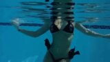 bikini babe twerking underwater snapshot 3