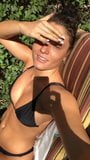 Jade Chynoweth in bikini prende il sole snapshot 4