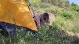 El turista escuchó fuertes gemidos y atrapó a una pareja follando en la carpa. snapshot 15