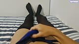 Sissy jouit sur sa culotte, elle les laisse toutes couvertes de sperme snapshot 1