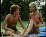 Glynis frisör (dempsey och makepeace) i en mycket liten bikini snapshot 5