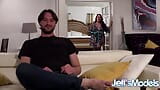 Grandota Alexa Grey le pide que apague el televisor y se folle el coño snapshot 2