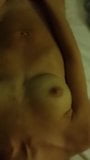 Slim gf tiene dos orgasmos we-vibe mientras da mamada (cim) snapshot 5