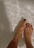 ¿NOS DUCHAMOS JUNTOS BEBE? ¿ME CHUPAS LOS PIES? snapshot 3