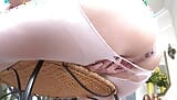 Pinkeln durch sexy nylons - joana snapshot 3