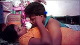 Ama de casa del pueblo indio es una sexy esposa caliente besando el culo snapshot 13