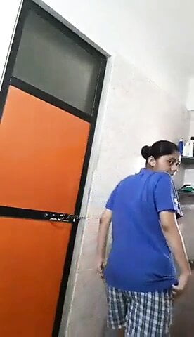 Sri Lankaanse vriendin strip in wasruimte