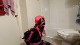 Sissy servantes dans la salle de bain snapshot 6