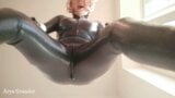 Vidéo de selfie en latex avec la modèle fétiche de la MILF Arya Grander snapshot 14