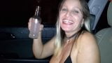 Angelica milf gostosa mostrando seu decote no carro snapshot 2