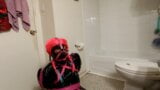 Sissy servantes dans la salle de bain snapshot 8