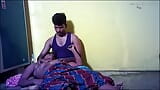 Indische dorpshuisvrouw toont haar hete grote borsten aan haar man snapshot 15