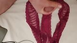 Gemete și ejaculare pe chiloți roz snapshot 6