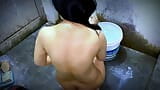 Schönes schlankes mädchen - heißes live-video in der dusche snapshot 6