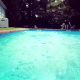 Александра Даддаріо в басейні - серпень 2018 року snapshot 5