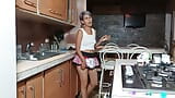 Eu como minha madrasta na cozinha enquanto o papai está no quarto snapshot 5