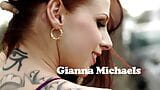 Gianna Michaels, MILF brune sexy à gros nichons, se tape une grosse bite noire snapshot 1