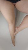 性感的胖美女自慰阴蒂并达到高潮。腿和脚。 snapshot 1