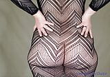 Chica con curvas mostrando tetas pequeñas, coño peludo y culo grande en su vestido transparente snapshot 9