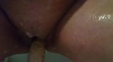 BBW mit dicken Titten Dildo reiten in der Dusche snapshot 2