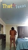 Bella milf nuda nella camera d'albergo snapshot 16