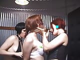 Tres zorras juegan juegos sexuales bdsm snapshot 4