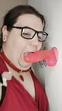 Ein Transvestit trainiert mit einem Dildo gelutscht snapshot 10