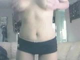 Schattige en rondborstige amateur -striptease snapshot 5