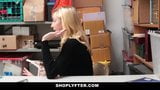 Shoplyfter - preventiemedewerker boeien en neukt blonde dief snapshot 2