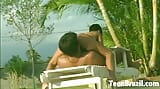 Une adolescente brésilienne excitée se fait baiser sur la plage snapshot 5