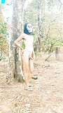 Sexy muslimischer Junge, Abspritzen, großer Schwanz im Wald snapshot 9